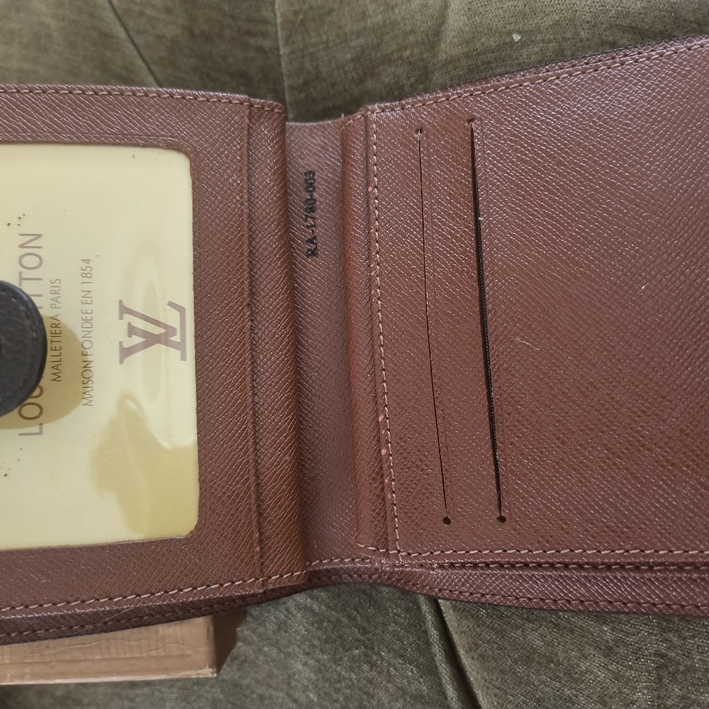 Louis Vuitton wallet - Picture 10 of 13